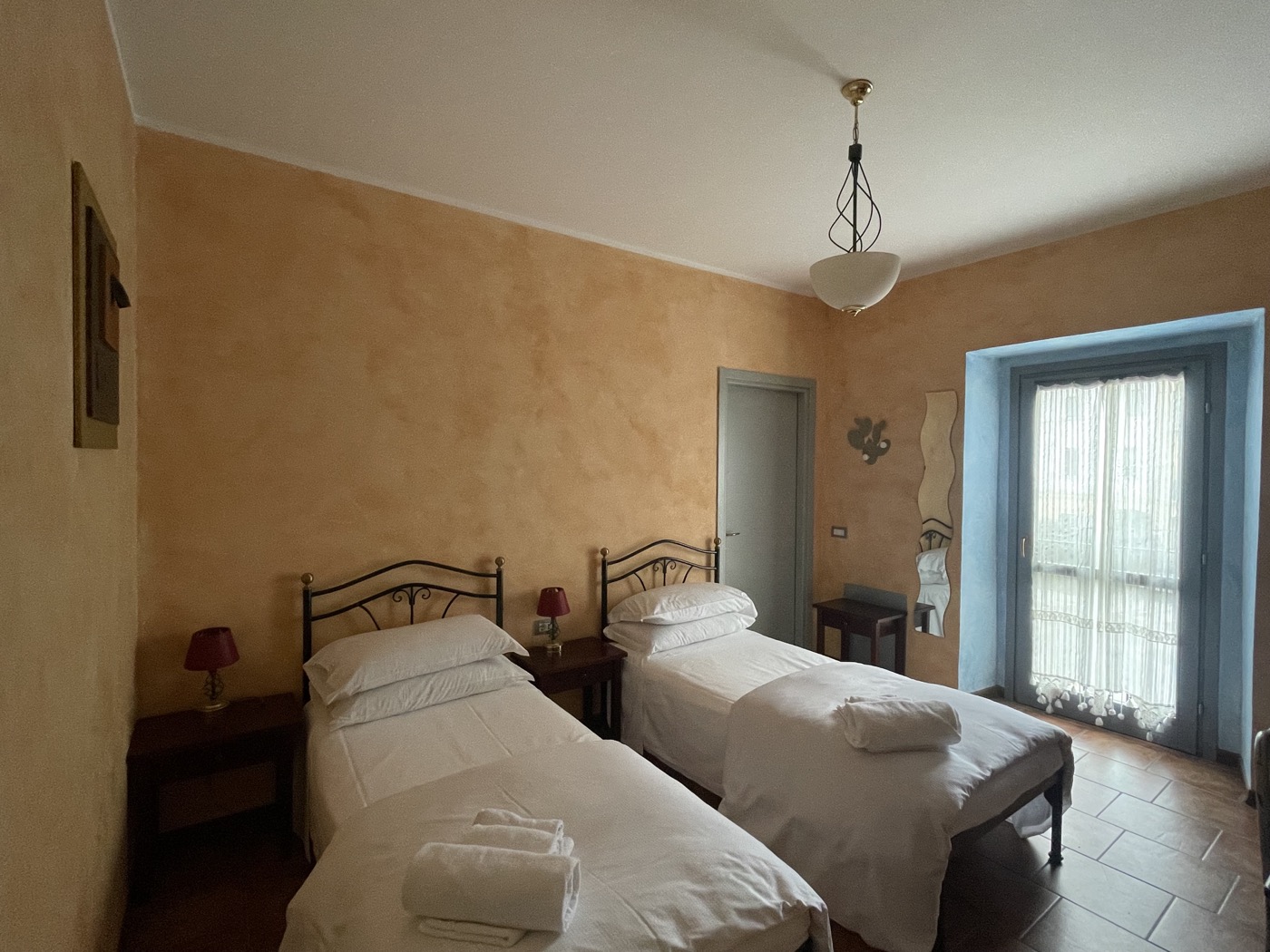 Camera doppia con letti singoli